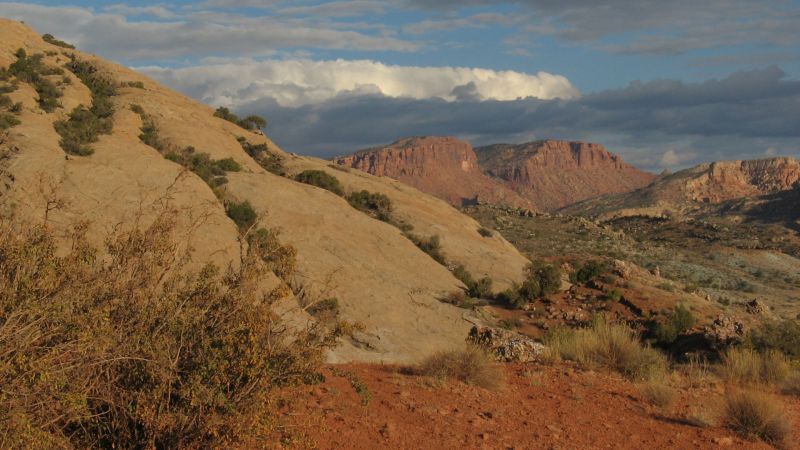 File:Land-desert-archestwo.jpg