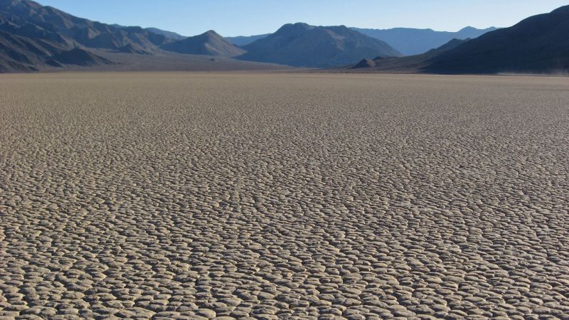 File:Land-desert-dryplaya.jpg
