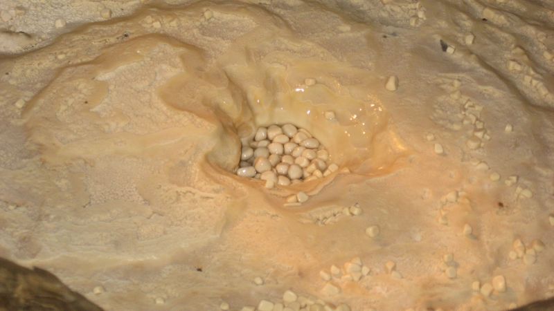 File:Land-cave-pearls.jpg