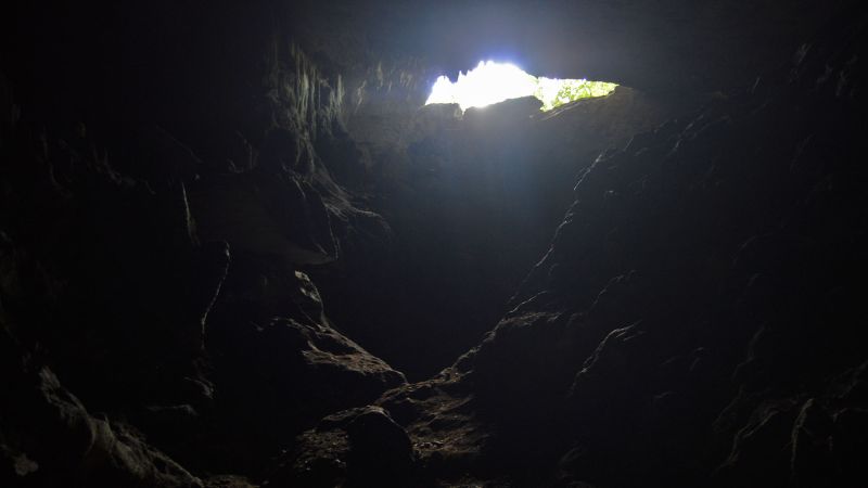 File:Land-cueva-alta.jpg